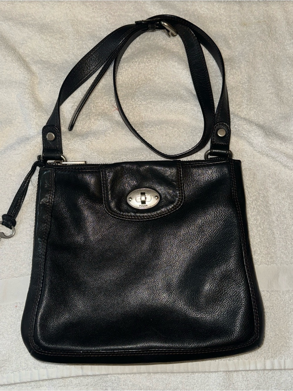 Fossil Black Leather Shoulder Bag with Turn-Lock closure & key hang tag